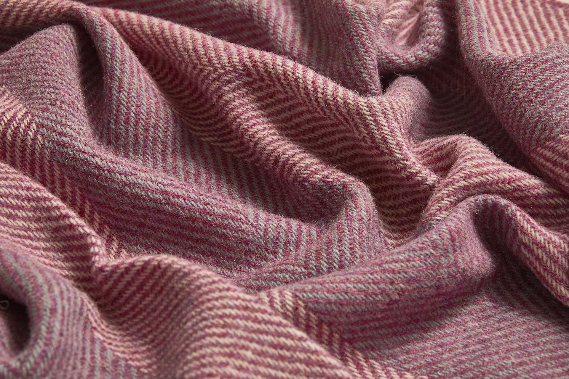 Pink Heather Corrán Irish Wool Throw Blanket - Cushendale Woollen Mills