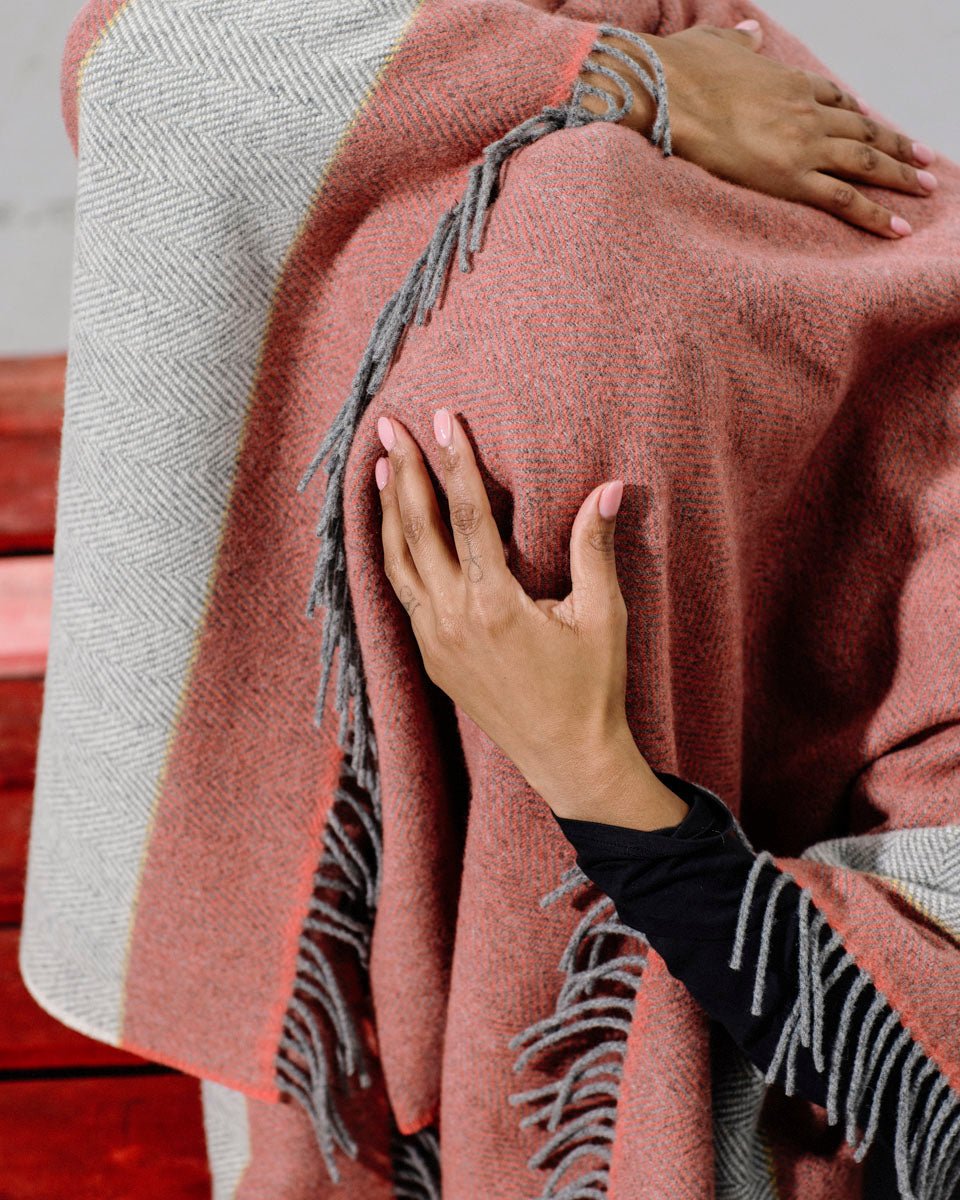 Coral Scadán Lambswool Throw Blanket - Cushendale Woollen Mills