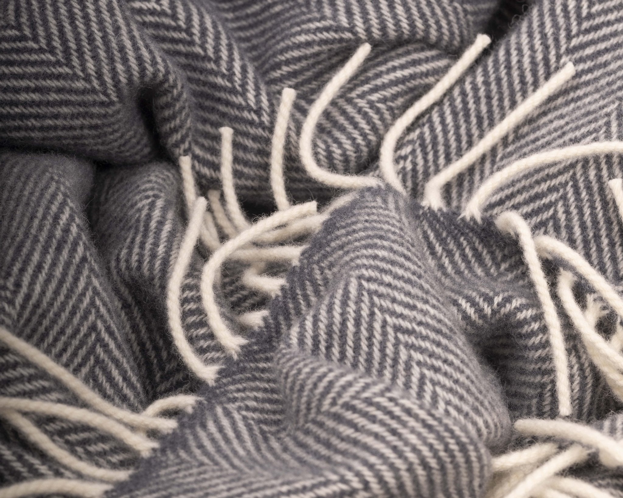 Graphite Aclare Lambswool Throw Blanket - Cushendale Woollen Mills